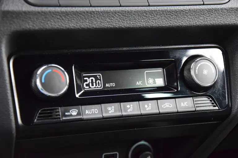 Skoda Fabia Combi 1.0 TSI 96PK Monte Carlo | Org. NL | rijklaar incl. BOVAG Garantie |  Automatische Airco | Stoelverwarming | Parkeersensoren | Cruise Control | afbeelding 22