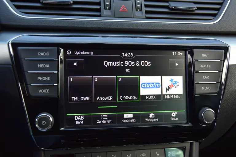 Skoda Superb 1.4 TSI Ambition Business | BOVAG Garantie | Trekhaak | Stoelverwarming | Achteruitrijcamera | All Season Banden | Cruise&Climate Control | Navigatie | Elektrisch Bedienbare Bestuurdersstoel | afbeelding 23
