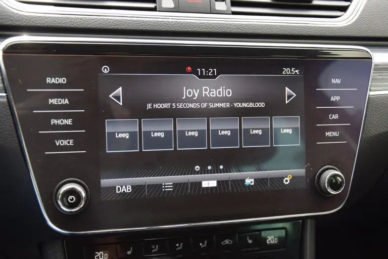 Skoda Superb Combi 1.5 TSI ACT 150PK Business Edition DSG Automaat | Org. NL | BOVAG Garantie | Trekhaak | Virtual dashboard | Apple Carplay/Android Auto | Elektrische bestuurdersstoel met geheugen | Verwarmde voorruit / Voorstoelen | afbeelding 29