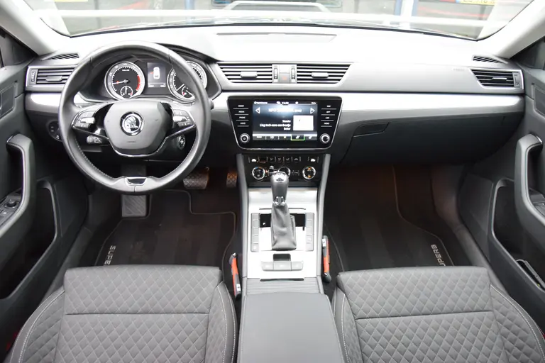 Skoda Superb Combi 1.5 TSI 150K ACT Business Edition DSG Automaat | Org. NL | BOVAG Garantie | Adaptive Cruise Control | Full LED | 17'' Velgen Met All Season Banden | PDC Voor&Achter | afbeelding 6