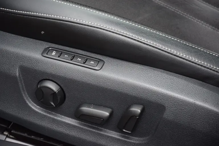 Skoda Superb Combi 1.4 TSI iV 160PK Business Edition Plus PHEV DSG Automaat | Org. NL | BOVAG Garantie | Trekhaak | Virtual dashboard | Apple Carplay/Android Auto | Elektrische Voorstoelen met geheugen | Verwarmde Voorruit + Stoelen | afbeelding 12