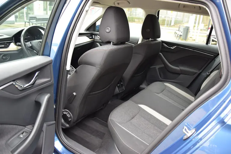 Skoda Kamiq 1.0 TSI 111PK Business Edition DSG Automaat | Org. NL | BOVAG Garantie | Trekhaak | Virtual Cockpit | Stoelverwarming | Full LED | Apple Carplay/Android Auto | Navigatie | afbeelding 7