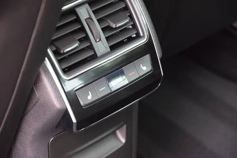 Skoda Superb Combi 1.5 TSI ACT 150PK Business Edition DSG Automaat | Org. NL | BOVAG Garantie | Trekhaak | Virtual dashboard | Apple Carplay/Android Auto | Elektrische bestuurdersstoel met geheugen | Verwarmde voorruit / Voorstoelen | afbeelding 9