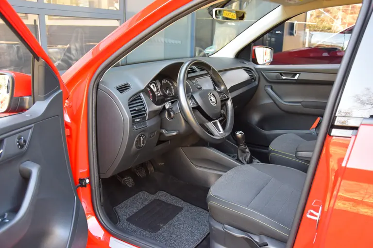 Skoda Fabia Combi 1.0 TSI 96PK Business Edition | Org. NL | BOVAG Garantie | Trekhaak | 16'' Velgen | Alle Season Banden | Apple Carplay/ Android Auto | PDC Achter | Cruise&Climate Control | afbeelding 9