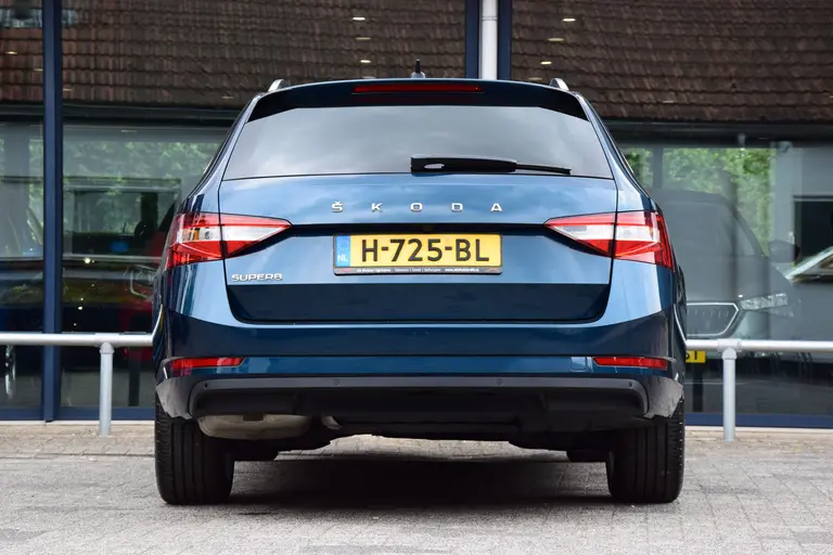 Skoda Superb Combi 1.5 TSI ACT 150PK Business Edition DSG Automaat | Org. NL | BOVAG Garantie | Trekhaak | Virtual dashboard | Apple Carplay/Android Auto | Elektrische bestuurdersstoel met geheugen | Verwarmde voorruit / Voorstoelen | afbeelding 14