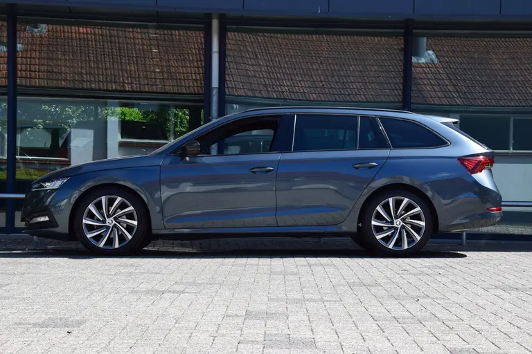 Skoda Octavia Combi 1.5 e-TSI 150PK Sport Business DSG Automaat | Org. NL | BOVAG Garantie | Adaptieve Cruise Control | Virtual Cockpit | Apple Carplay/Android Auto | 18'' Velgen | Full LED | afbeelding 4