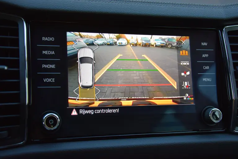 Skoda Kodiaq 1.5 TSI 150PK TSI Business Edition 7p (7 Persoons) DSG Automaat | Rijklaar incl. BOVAG Garantie | Trekhaak | Achteruitrijcamera | Virtual Cockpit | Adaptive Cruise Control | 17'' Velgen | afbeelding 25