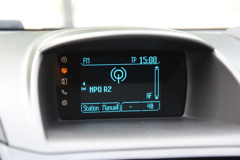 Ford Fiesta 1.0 EcoBoost Titanium | Incl. Nieuwe Distributieriem | Stoelverwarming | Climate Control | 15'' Velgen | Voorruitverwarming | PDC Voor&Achter | Bluetooth | afbeelding 23