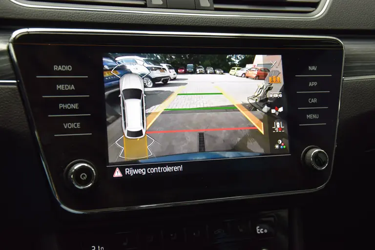 Skoda Superb Combi 1.4 TSI iV Business Edition Plus PHEV Plug-in Hybride | Org. NL | BOVAG Garantie | Trekhaak | Virtual Cockpit | Apple Carplay/Android Auto | Elektrische Voorstoelen met geheugen | Verwarmde Voorruit + Stoelen | afbeelding 25