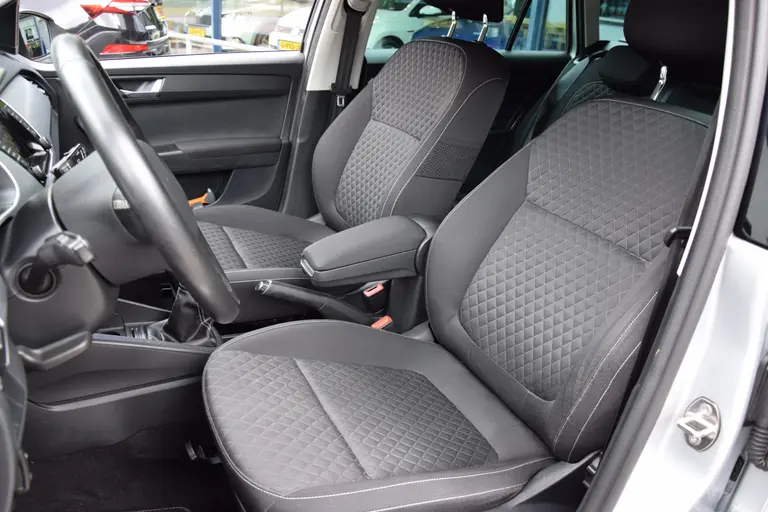 Skoda Fabia Combi 1.2 TSI Edition | Org. NL | BOVAG Garantie | 1e Eigenaar | Parkeersensoren Achter | 16'' Velgen | Stoelverwarming | Airco | Cruise Control | DAB Radio | afbeelding 10