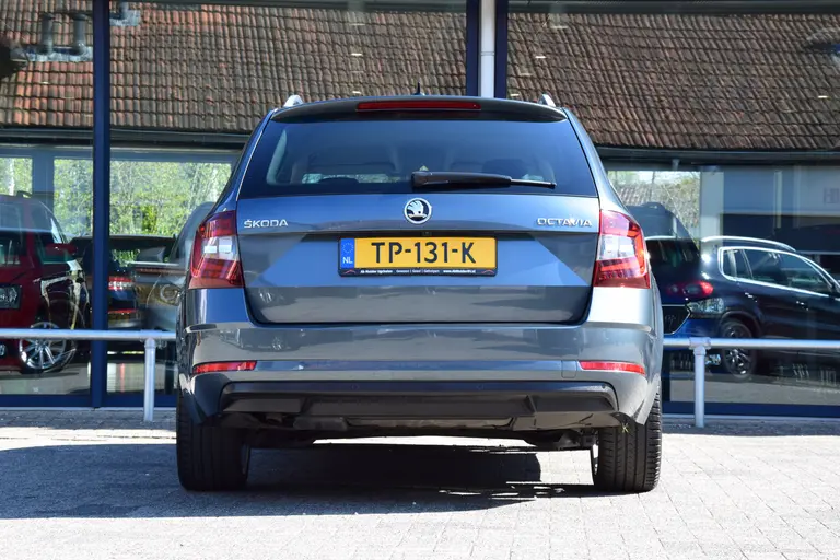 Skoda Octavia Combi 1.0 TSI Greentech Style Business DSG Automaat | Org. NL | BOVAG Garantie | Achteruitrijcamera | Stoelverwarming |  Lederen Bekleding | Full LED | Apple Carplay/Android Auto | afbeelding 13