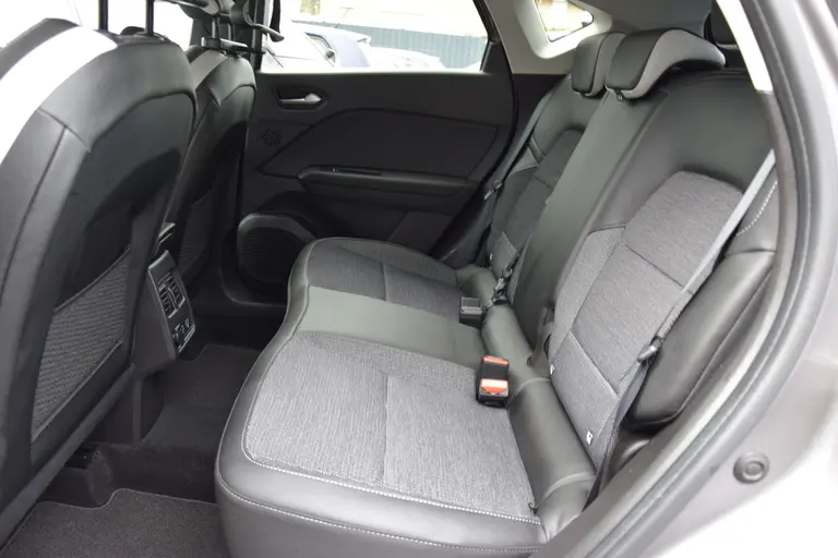 Renault Captur 1.6 E-Tech Hybrid 145 techno Automaat | Org. NL | Trekhaak | Achteruitrijcamera | Full LED | Navigatie | Parkeersensoren | Apple Carplay/Android Auto | Lane Assist | afbeelding 8