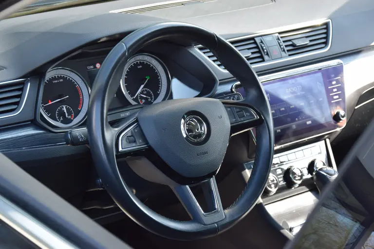 Skoda Superb Combi 1.5 TSI ACT 150PK Business Edition DSG Automaat | Org. NL | BOVAG Garantie | Apple Carplay/Android Auto | Elektrische Bestuurdersstoel | Verwarmde voorruit / Stoelen | afbeelding 19