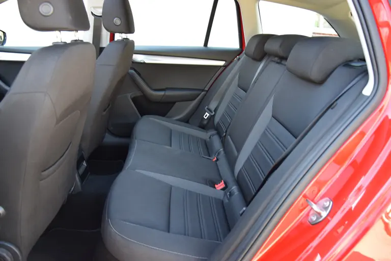 Skoda Octavia Combi 1.0 TSI Greentech Ambition Business DSG Automaat | Org. NL | BOVAG Garantie | Trekhaak | Panoramadak | 17'' Velgen | All Season Banden | Adaptive Cruise Control | afbeelding 8
