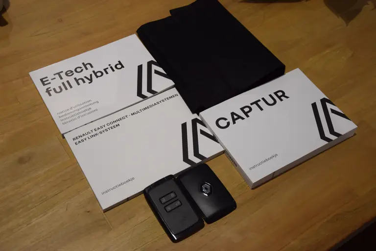 Renault Captur 1.6 E-Tech Hybrid 145 techno Automaat | Org. NL | Trekhaak | Achteruitrijcamera | Full LED | Navigatie | Parkeersensoren | Apple Carplay/Android Auto | Lane Assist | afbeelding 14