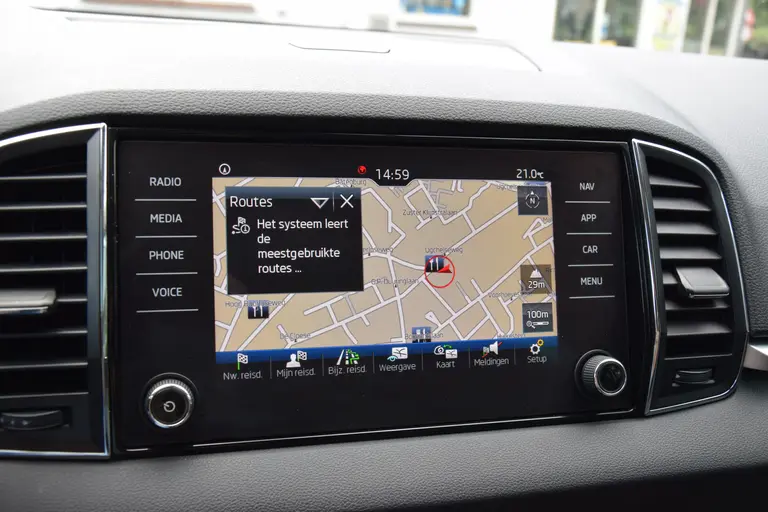 Skoda Karoq 1.5 TSI 150PK ACT Business Edition DSG Automaat | Org. NL | BOVAG Garantie | Trekhaak | Adaptive Cruise Control | Full LED | 18'' Velgen All Season Banden | Stoel/Stuur/Voorruitverwarming | afbeelding 20