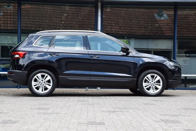 Skoda Karoq 1.5 TSI 150PK ACT Business Edition DSG Automaat | Org. NL | BOVAG Garantie | Lederen bekleding | Stoelverwarming | Stuurverwarming | Full LED koplampen | afbeelding 5