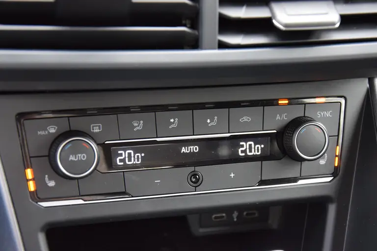 Volkswagen Polo 1.0 TSI Highline DSG Automaat | Org. NL | BOVAG Garantie | Trekhaak | Adaptive Cruise | Stoelverwarming | PDC Voor&Achter | 16'' Velgen | Apple Carplay/Android Auto | afbeelding 26