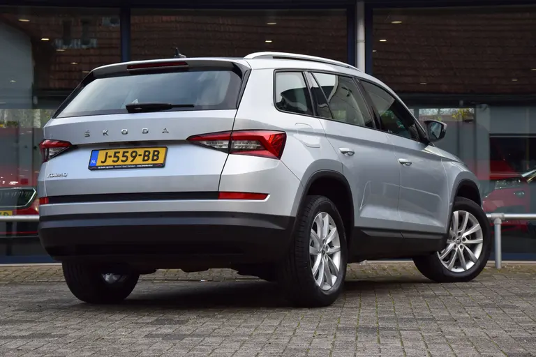 Skoda Kodiaq 1.5 TSI 150PK Business Edition 7-Persoons DSG Automaat | incl. BOVAG Garantie | NL-Auto | Adaptive Cruise Control | Achteruitrijcamera | Stoelverwarming | Navigatie | Full LED | Apple Carplay / Andoid Auto | afbeelding 2