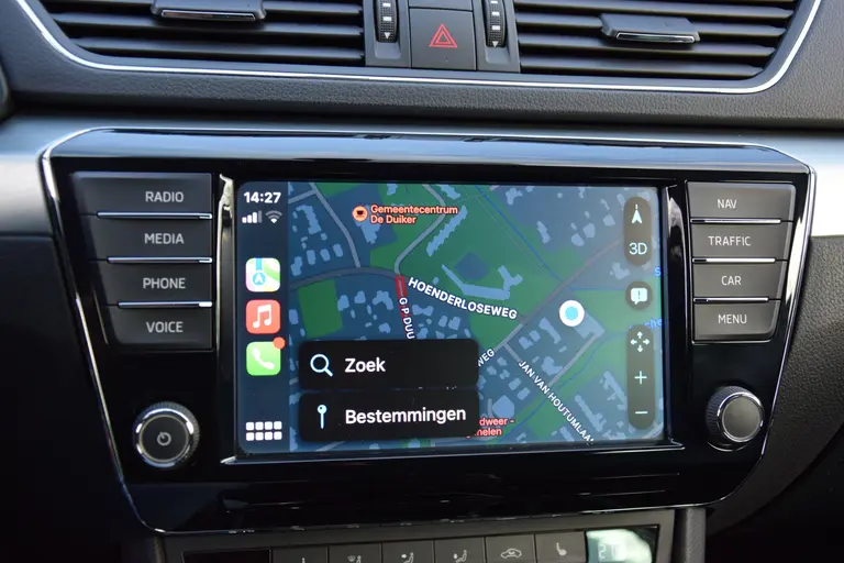 Skoda Superb 1.4 TSI Ambition Business | BOVAG Garantie | Trekhaak | Stoelverwarming | Achteruitrijcamera | All Season Banden | Cruise&Climate Control | Navigatie | Elektrisch Bedienbare Bestuurdersstoel | afbeelding 21