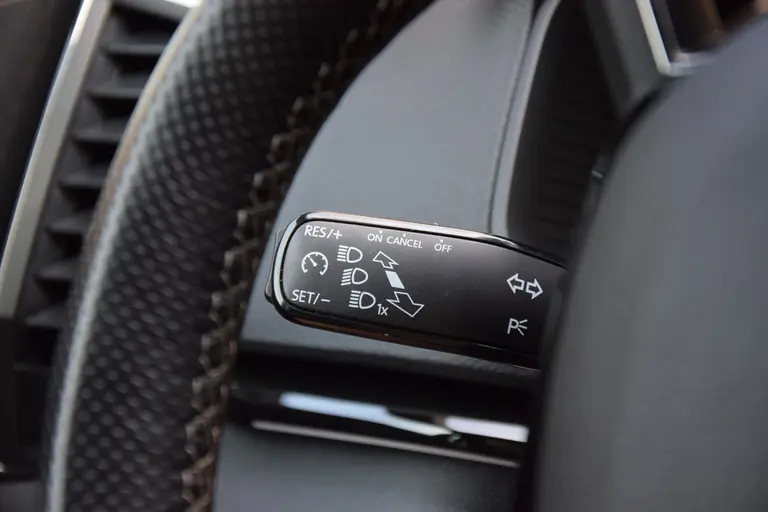 Skoda Karoq 1.5 TSI ACT Sportline Business DSG Automaat | incl. BOVAG Garantie | NL-Auto | Navigatie | Virtual Cockpit | Achteruitrijcamera | 18'' Velgen | Full LED | Carplay | DAB | Keyless Entry&GO | afbeelding 28