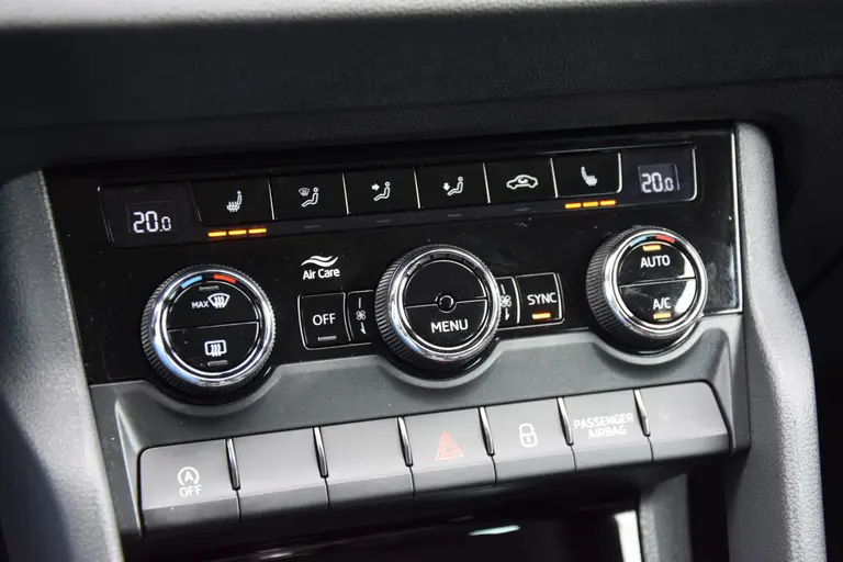 Skoda Karoq 1.0 TSI 110PK Business Edition | Org. NL | incl. BOVAG / Fabrieksgarantie | Navigatie | Full LED | Stoel&Stuurverwarming | Elektrische Kofferklep | Alcantara Bekleding | afbeelding 18