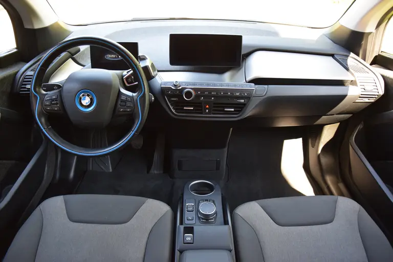 BMW i3 Executive Edition 120Ah 42 kWh | Org. NL | BOVAG Garantie | Warmtepomp | Panoramadak | Stoelverwarming | Adaptive Cruise Control | Achteruitrijcamera | Navigatie | Full LED | 20'' Velgen | afbeelding 7