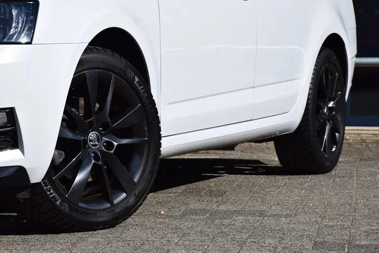 Skoda Octavia Combi 1.5 TSI Greentech Sport Business DSG Automaat | Org. NL | BOVAG Garantie | Trekhaak | Panoramadak | Stoelverwarming | DAB Radio | PDC Voor&Achter | afbeelding 16