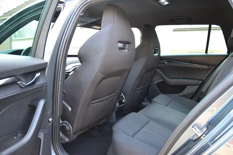 Skoda Octavia Combi 1.5 e-TSI Sport Business | Org. NL | BOVAG Garantie | Trekhaak | Adaptieve Cruise Control | Virtual Cockpit | Stoelverwarming | Achteruitrijcamera | Carplay | afbeelding 7