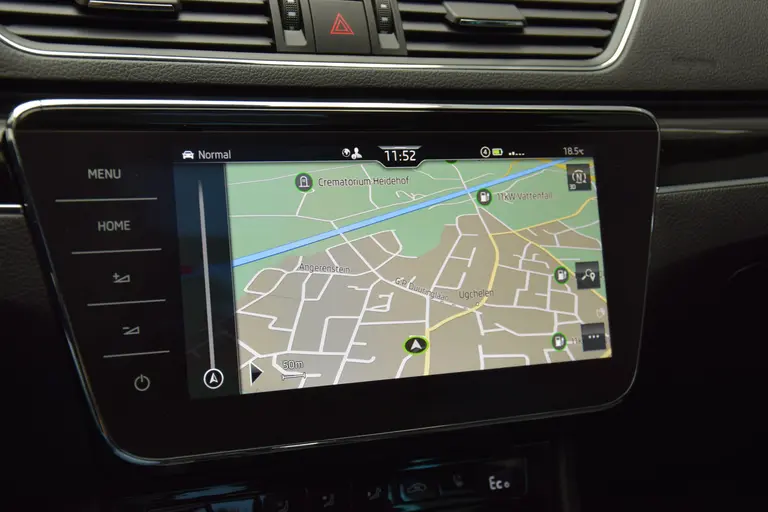 Skoda Superb Combi 1.4 TSI iV Laurin&Klement | BOVAG Garantie | Trekhaak | Leder | Panoramadak | Camera | Virtual Cockpit | Full LED | Stoelverwarming Voor&Achter | 18'' Met All Season Banden | afbeelding 28