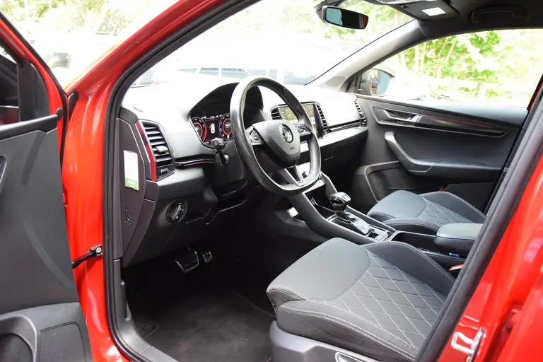Skoda Karoq 1.5 TSI ACT Sportline Business DSG Automaat | incl. BOVAG Garantie | NL-Auto | Navigatie | Virtual Cockpit | Achteruitrijcamera | 18'' Velgen | Full LED | Carplay | DAB | Keyless Entry&GO | afbeelding 9