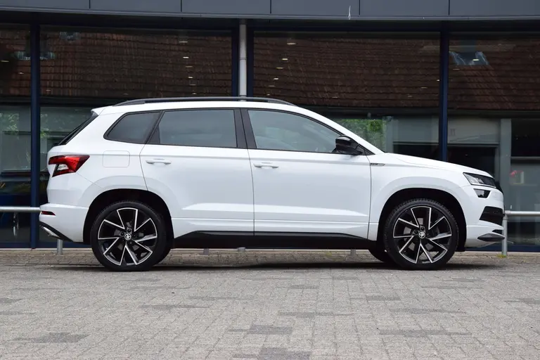 Skoda Karoq 1.5 TSI 150PK ACT Sportline Business DSG Automaat | Org. NL | BOVAG Garantie | 19'' Velgen | Virtual Cockpit | Achteruitrijcamera | Stoel/Stuur&Voorruitverwarming | afbeelding 5