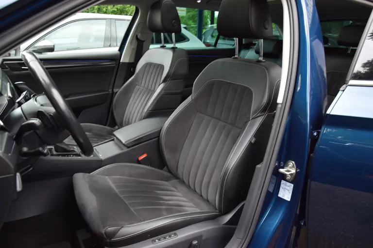Skoda Superb Combi 1.4 TSI iV 160PK Business Edition Plus PHEV DSG Automaat | Org. NL | BOVAG Garantie | Trekhaak | Virtual dashboard | Apple Carplay/Android Auto | Elektrische Voorstoelen met geheugen | Verwarmde Voorruit + Stoelen | afbeelding 11