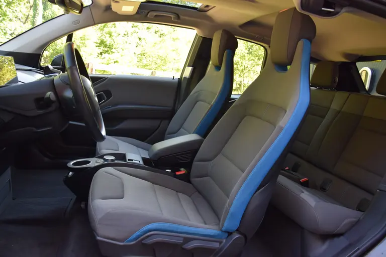 BMW i3 Executive Edition 120Ah 42 kWh | Org. NL | BOVAG Garantie | Warmtepomp | Panoramadak | Stoelverwarming | Adaptive Cruise Control | Achteruitrijcamera | Navigatie | Full LED | 20'' Velgen | afbeelding 11