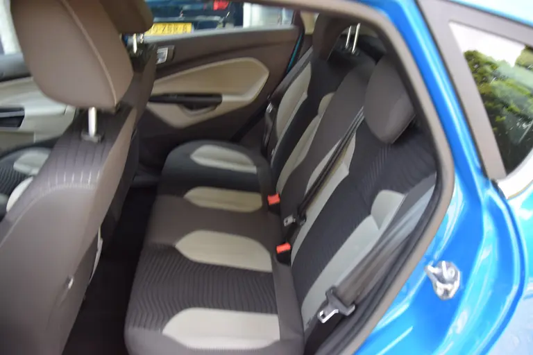 Ford Fiesta 1.0 EcoBoost Titanium | Incl. Nieuwe Distributieriem | Stoelverwarming | Climate Control | 15'' Velgen | Voorruitverwarming | PDC Voor&Achter | Bluetooth | afbeelding 8