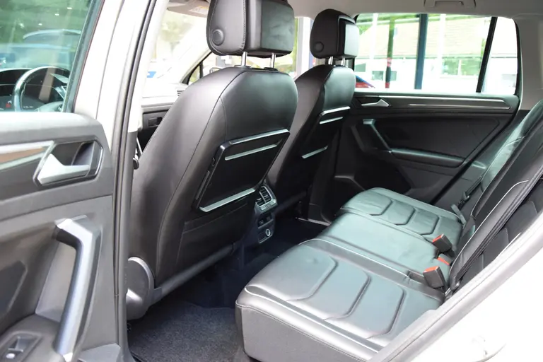 Volkswagen Tiguan 2.0 TSI 180PK 4Motion Highline DSG Automaat | NL-Auto | incl. BOVAG Garantie | 1e Eigenaar | Dealer onderhouden | Trekhaak (2500kg) | Adaptive Cruise Control | Lederen bekleding | Parkeer assistent | BTW Auto | afbeelding 7