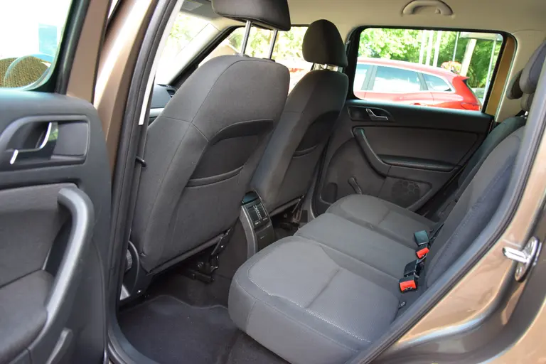 Skoda Yeti 1.2 TSI Ambition | Org. NL | Trekhaak | 16'' Velgen | All Season Banden | Cruise & Climate Control | Multifunctioneel Stuurwiel | Goed Onderhouden | afbeelding 7