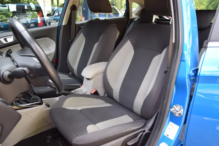 Ford Fiesta 1.0 EcoBoost Titanium | Incl. Nieuwe Distributieriem | Stoelverwarming | Climate Control | 15'' Velgen | Voorruitverwarming | PDC Voor&Achter | Bluetooth | afbeelding 10