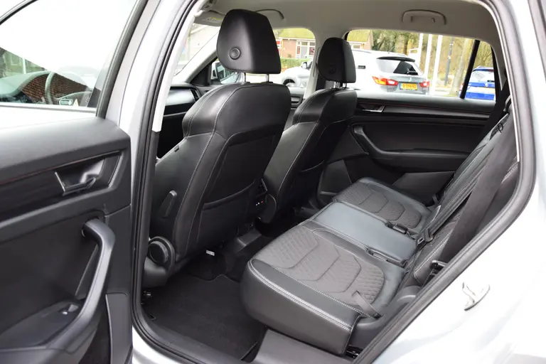 Skoda Kodiaq 1.5 TSI 150PK Business Edition 7-Persoons DSG Automaat | incl. BOVAG Garantie | NL-Auto | Adaptive Cruise Control | Achteruitrijcamera | Stoelverwarming | Navigatie | Full LED | Apple Carplay / Andoid Auto | afbeelding 9
