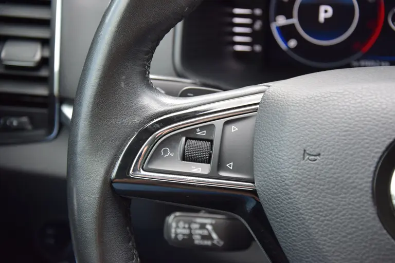 Skoda Karoq 1.5 TSI 150PK ACT Business Edition DSG Automaat | Org. NL | BOVAG Garantie | Trekhaak | Adaptive Cruise Control | Full LED | 18'' Velgen All Season Banden | Stoel/Stuur/Voorruitverwarming | afbeelding 28
