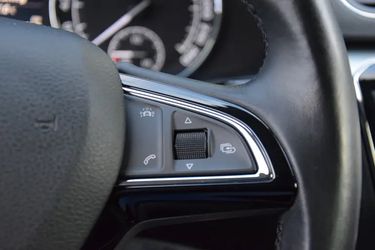 Skoda Superb 1.4 TSI Ambition Business | BOVAG Garantie | Trekhaak | Stoelverwarming | Achteruitrijcamera | All Season Banden | Cruise&Climate Control | Navigatie | Elektrisch Bedienbare Bestuurdersstoel | afbeelding 26