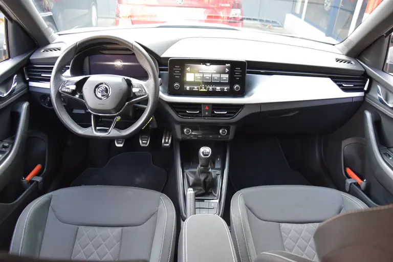 Skoda Kamiq 1.0 TSI 111PK Sport Business | Org. NL | BOVAG Garantie | Trekhaak | Virtual Cocpit | Sportstoelen | Cruise&Climate Control | PDC Achter | Apple Carplay/ Android Auto | afbeelding 6