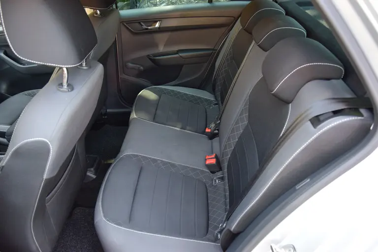 Skoda Fabia 1.0 TSI 96PK Ambition | Org. NL | BOVAG Garantie | Cruise & Climate Control | Parkeersensoren | 15'' Velgen | Apple Carplay/ Android Auto | LED Dagrijverlichting | afbeelding 8