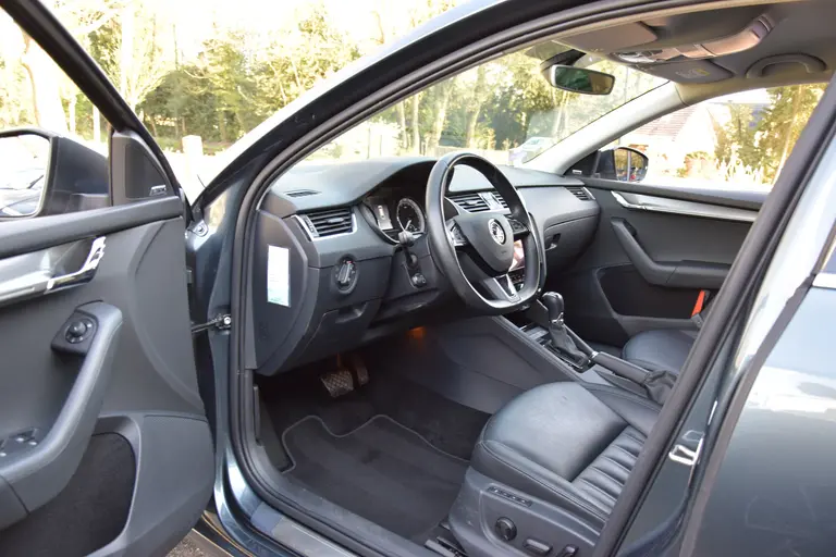 Skoda Octavia Combi 1.0 TSI Greentech Style Business DSG Automaat | Org. NL | BOVAG Garantie | Achteruitrijcamera | Stoelverwarming |  Lederen Bekleding | Full LED | Apple Carplay/Android Auto | afbeelding 9