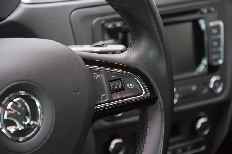 Skoda Rapid Spaceback 1.2 TSI 86PK Greentech Elegance Businessline Pro | BOVAG Garantie | NL-Auto | Navigatie | Parkeersensoren Achter | Cruise & Climate Control |17" Velgen | Bluetooth | Stoelverwarming | afbeelding 25