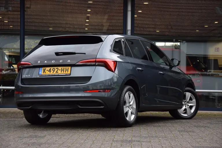 Skoda Scala 1.0 TSI 111PK Sport Business | Org. NL | BOVAG Garantie | Trekhaak (wegklapbaar) | Lederen Bekleding | Panoramadak | Virtual Cockpit | Achteruitrijcamera | Navigatie | Full LED | afbeelding 2