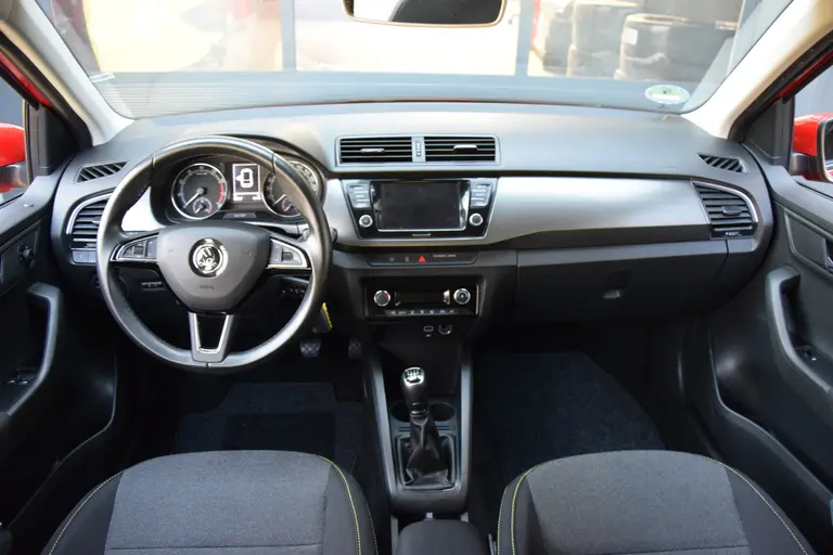 Skoda Fabia Combi 1.0 TSI 96PK Business Edition | Org. NL | BOVAG Garantie | Trekhaak | 16'' Velgen | Alle Season Banden | Apple Carplay/ Android Auto | PDC Achter | Cruise&Climate Control | afbeelding 6
