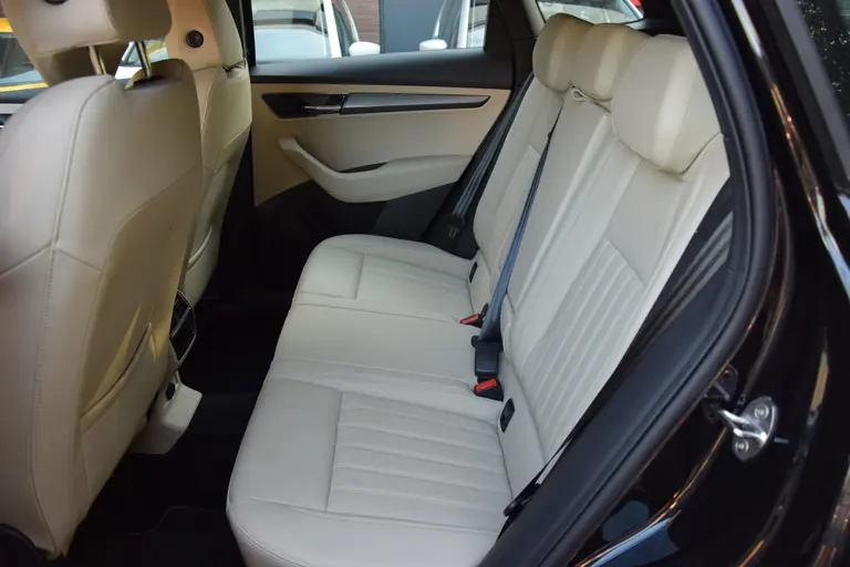 Skoda Karoq 1.5 TSI 150PK ACT Business Edition DSG Automaat | Org. NL | BOVAG Garantie | Lederen bekleding | Stoelverwarming | Stuurverwarming | Full LED koplampen | afbeelding 8