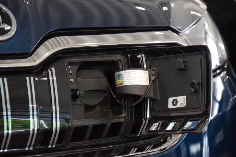 Skoda Superb Combi 1.4 TSI iV 160PK Business Edition Plus PHEV DSG Automaat | Org. NL | BOVAG Garantie | Trekhaak | Virtual dashboard | Apple Carplay/Android Auto | Elektrische Voorstoelen met geheugen | Verwarmde Voorruit + Stoelen | afbeelding 43