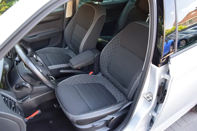 Skoda Fabia 1.0 TSI 96PK Ambition | Org. NL | BOVAG Garantie | Cruise & Climate Control | Parkeersensoren | 15'' Velgen | Apple Carplay/ Android Auto | LED Dagrijverlichting | afbeelding 10